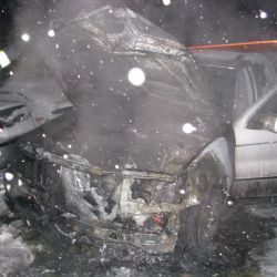 V Lobzích shořelo auto, škoda 300 tisíc