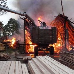 V Mýtě na Tachovsku shořela v noci pila za čtyři miliony