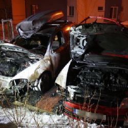 V Plzni hořela dvě auta, škoda milion