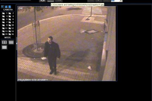 Foto: Vandal poničil v Plzni bankomat. Nepoznáte ho?