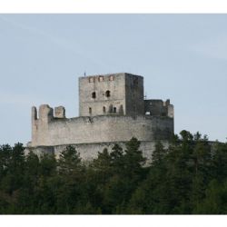 Včelí divadlo na hradě Rabí pokračuje celé léto!