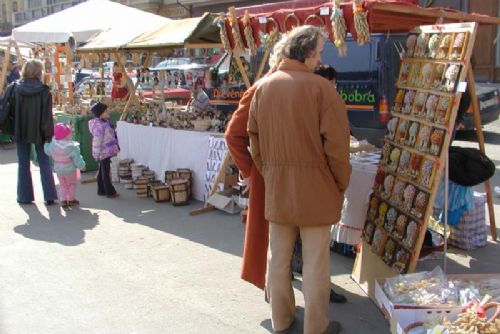Foto: Romské ženy prodávají na plzeňských trzích své výrobky