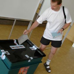 Volby: Zkontrolujte si občanky, magistrát úřaduje déle