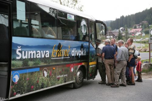 Foto: Zelené autobusy na Šumavě vyjíždějí do 15. sezony