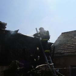 Žena v Nýřanech o požáru u svého domu nevěděla 