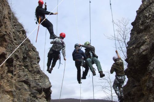 Foto: Zvířecí záchranáři z Plzně lezli po skalách