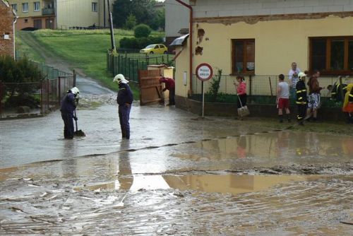 Foto: Blesková povodeň vyhnala v Úlicích lidi z domů 
