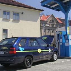 Tankovat na dluh se muži nevyplatilo