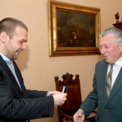 Čerstvého osmdesátníka, literárního historika Jiráska přijal primátor