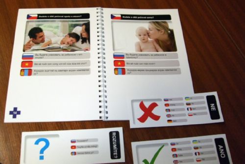 Foto: Díky jazykovým kartám se cizinci domluví v Plzni u lékaře