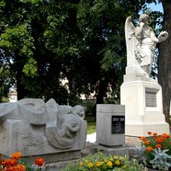 Dnes byla slavnostně odhalena kopie pomníku J. K. Tyla na Mikulášském hřbitově
