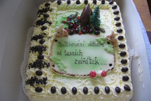 Foto: Dobřívské děti myslí zvířata, dostaly dort od myslivců