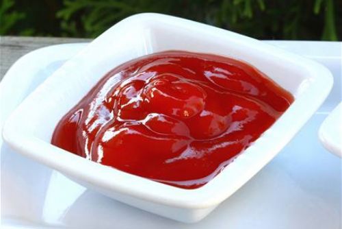 Foto: dTest: Kečupy se vyrábějí i z plesnivých rajčat 