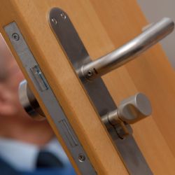 Dvanáct eurozámků funguje v budovách magistrátu Plzně