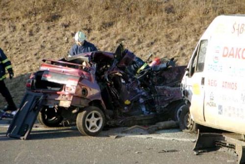 Foto: Nehoda u Sedlce: Mrtvý šofér škodovky