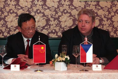 Foto: Hejtman kraje jednal s čínským velvyslancem o spolupráci