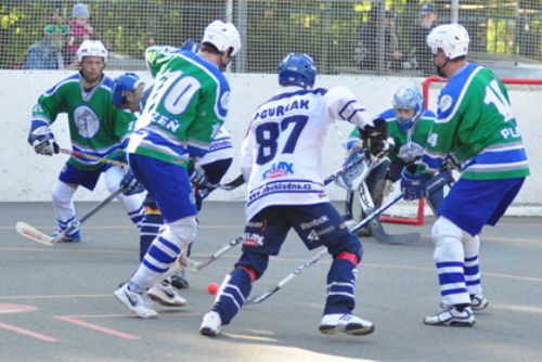 Foto: Hokejbalisté HBC Plzeň mají nůž na krku, prohrávají 0:2