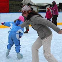 Ice park v Plzni skončil fiaskem, bruslení na nožích netáhlo