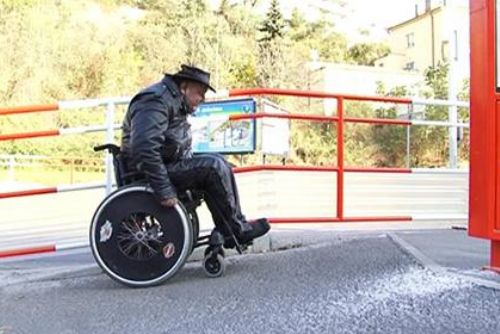 Foto: Magistrát Plzně vydává nové parkovačky pro postižené