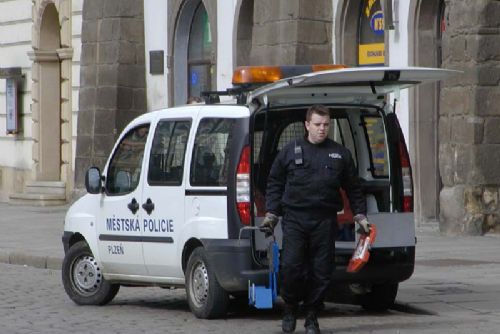 Foto: V Plzni přibývá odtažených aut, šoférům to vyjde draho