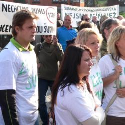 Modrava protestuje proti aktivistům a hostům dá průvodce