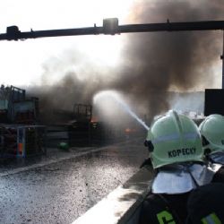 U Valíku létaly PB lahve, dálnice jede po 32 hodinách