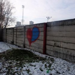 Na zeď stadionu Viktorie namalovali červenomodré srdce