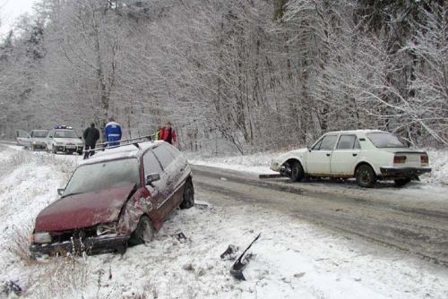 Foto: Sněhová vánice způsobila Plzni kolaps