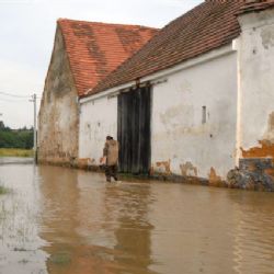 Noční déšť evakuoval desítky dětí z tábora v Ostrovci