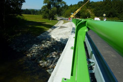 Foto: Nový most za Úborskem pomůže kamionům mířícím do Německa