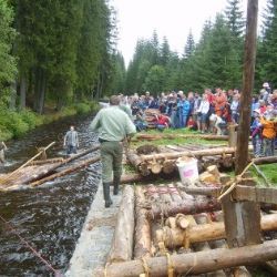 NP Šumava přiblíží návštěvníkům dřevařství a naučí vázat vory