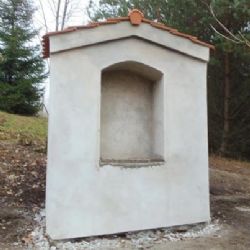 Občané opravili kapličky na Křížové cestě