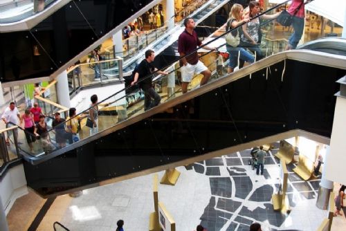 Foto: Obyvatelé kraje neváhají utrácet za nákupy v Německu