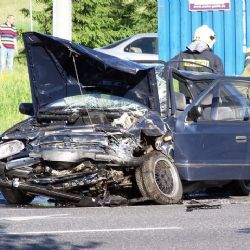 Peugeot u Běšin nedal přednost felicii. Dva mrtví