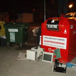 Plzeňský mladík se dusil v kontejneru na elektroodpad