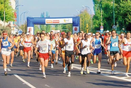 Foto: Plzeňský půlmaraton v rekordu vyhrál Keňan Kiprotich Sawe 