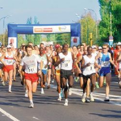 Plzeňský půlmaraton v rekordu vyhrál Keňan Kiprotich Sawe 