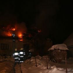 Požár v Peci zavinil majitel, který si rozehříval potrubí