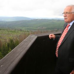 Prezident v úterý navštívil Šumavu a vystoupal na Poledník