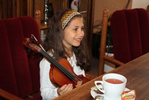 Foto: Primátor Baxa přijal nadějnou houslistku Greti Kalčevu