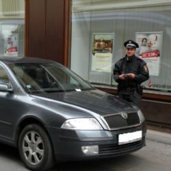Profiboxer Horváth obléká uniformu strážníka v Plzni