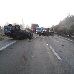 Ranní námraza zablokovala dálnici u Ejpovic