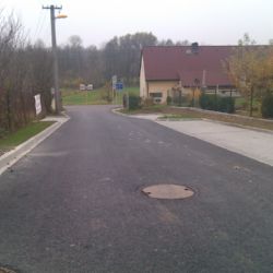 Rekonstrukce místních komunikací v Horní Bříze finišuje
