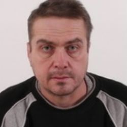 Švamberk a Hauk utíkají před policií a basou. Víte kde jsou?