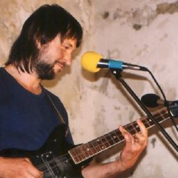 Švihov zve na Novoroční koncert, hraje písničkář Caine