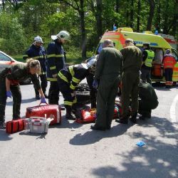 U Vysoké havarovali motorkáři, zasahoval vrtulník