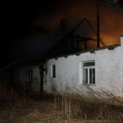 V Nové Huti shořel v noci na pátek dům, škoda 500 tisíc