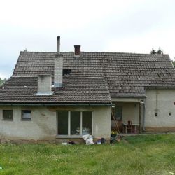 V rodinném domě ve Sviňomazech vyhořelo podkroví