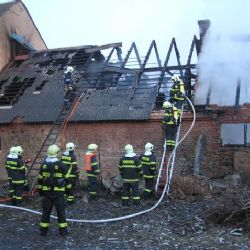 V Žihli shořela dílna u rodinného domu, škoda dva miliony