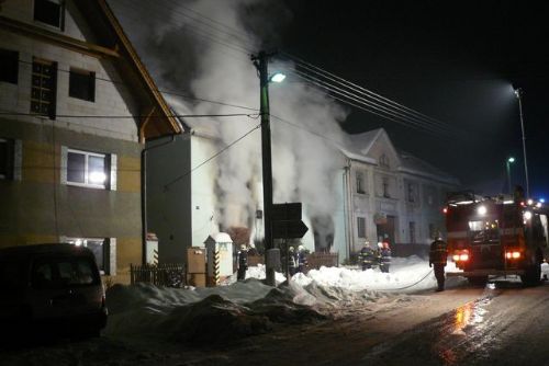 Foto: Ve Svojšíně hořel rodinný dům